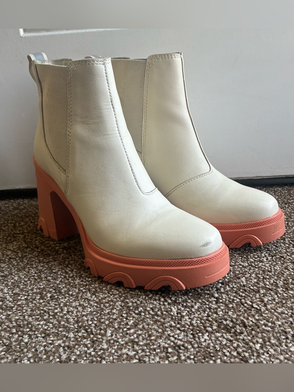 Sorel Brex Heel Chelsea Women’s Boots, Natural and Paradox Pink Colorway, Size 9